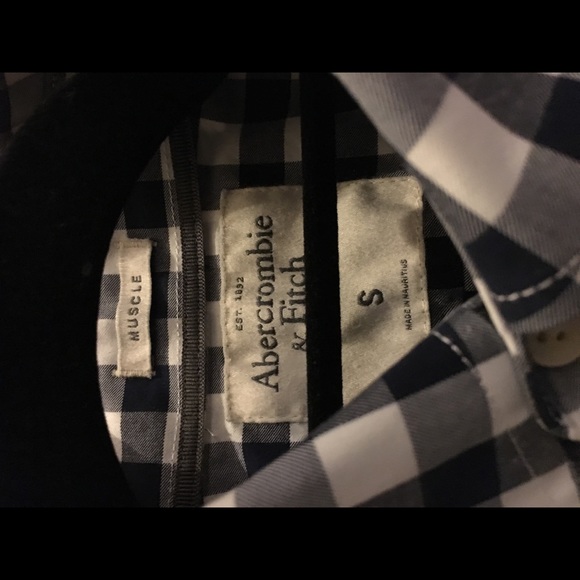 Men’s button down - Picture 2 of 3